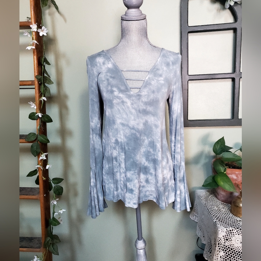 "Soft and sexy" Bell/trumpet sleeve top